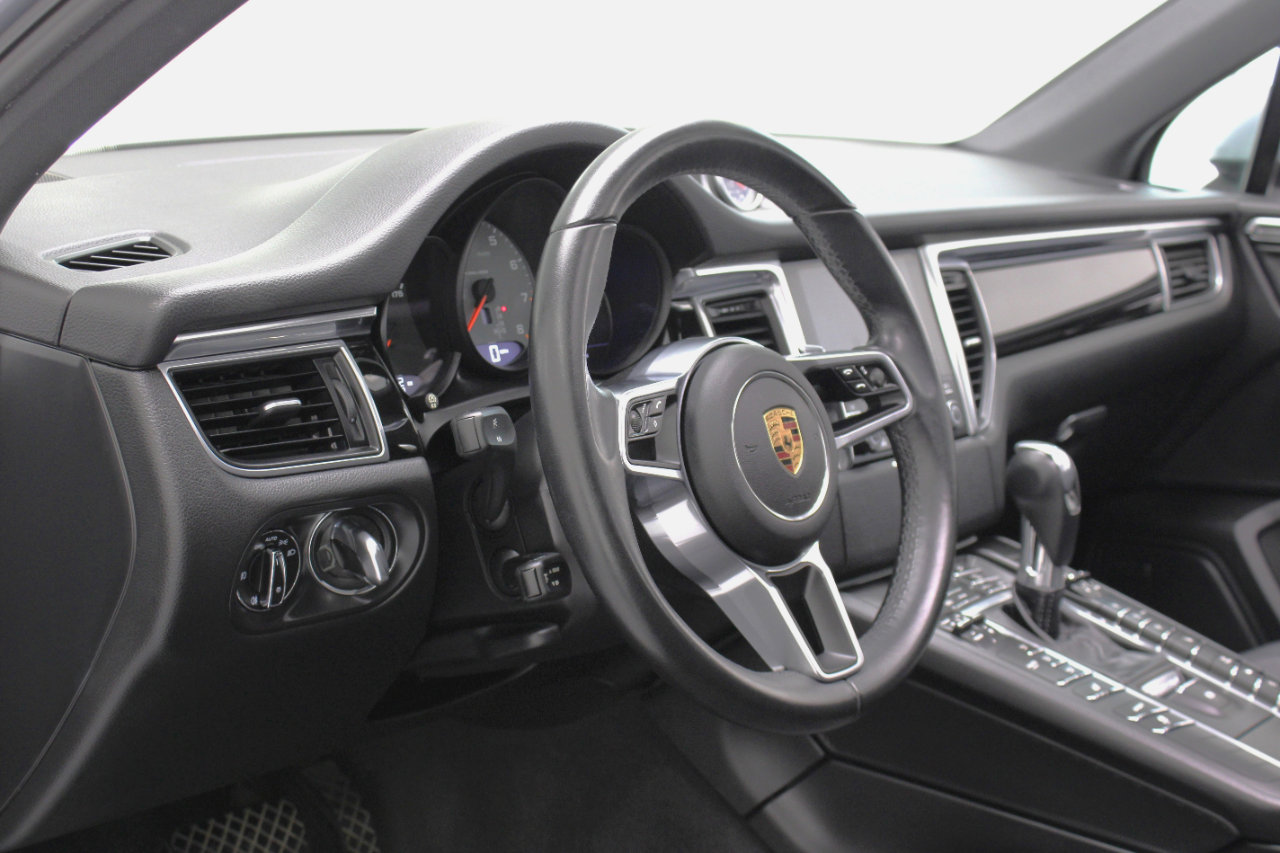 Used 2017 Porsche Macan S image 32