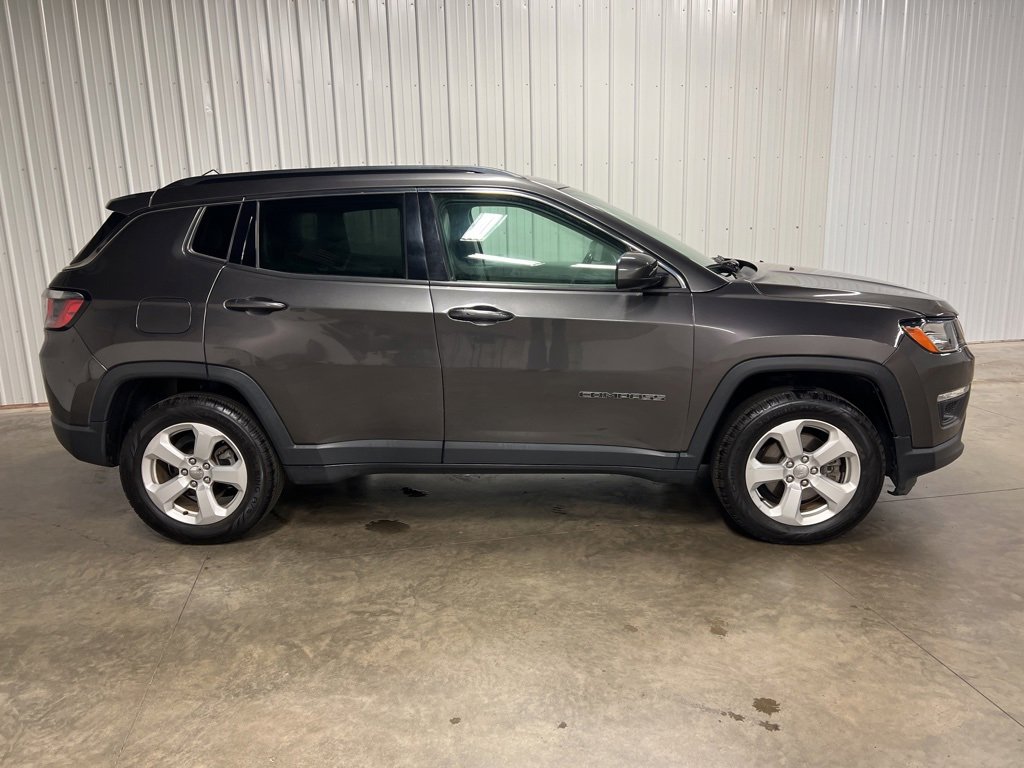 Used 2017 Jeep Compass Latitude image 2