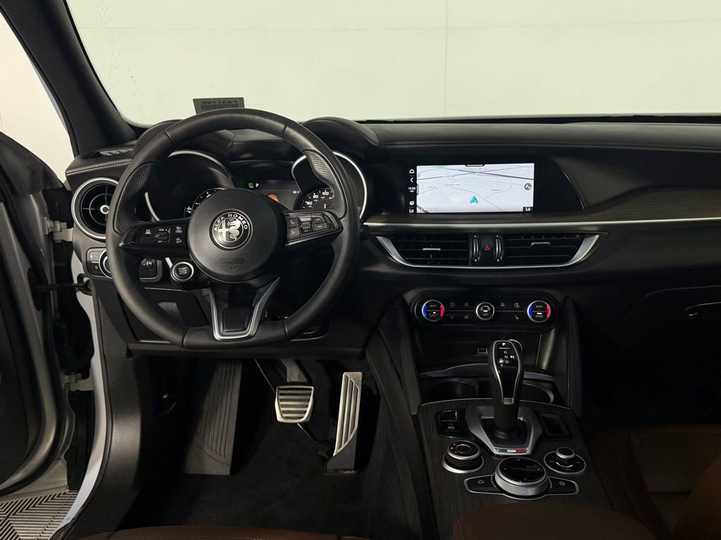 Used 2023 Alfa Romeo Stelvio Ti image 16