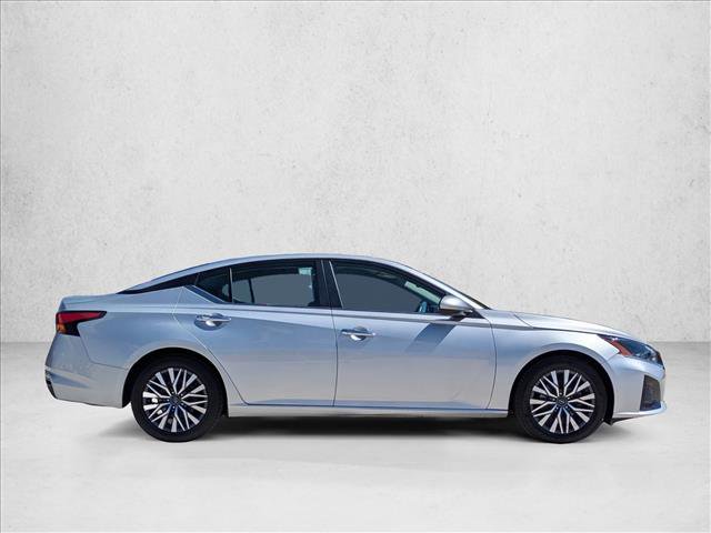 Used 2023 Nissan Altima 2.5 SV image 4