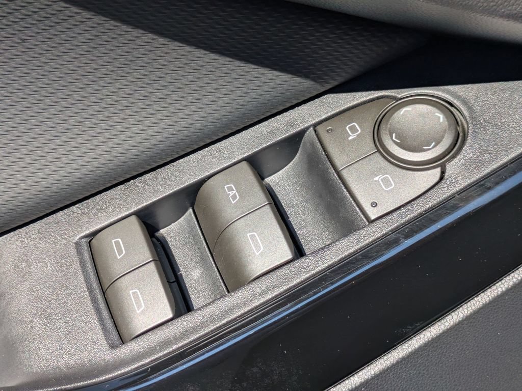 New 2026 Chevrolet Equinox LT w/ Safety and Technology Package FWD image 9