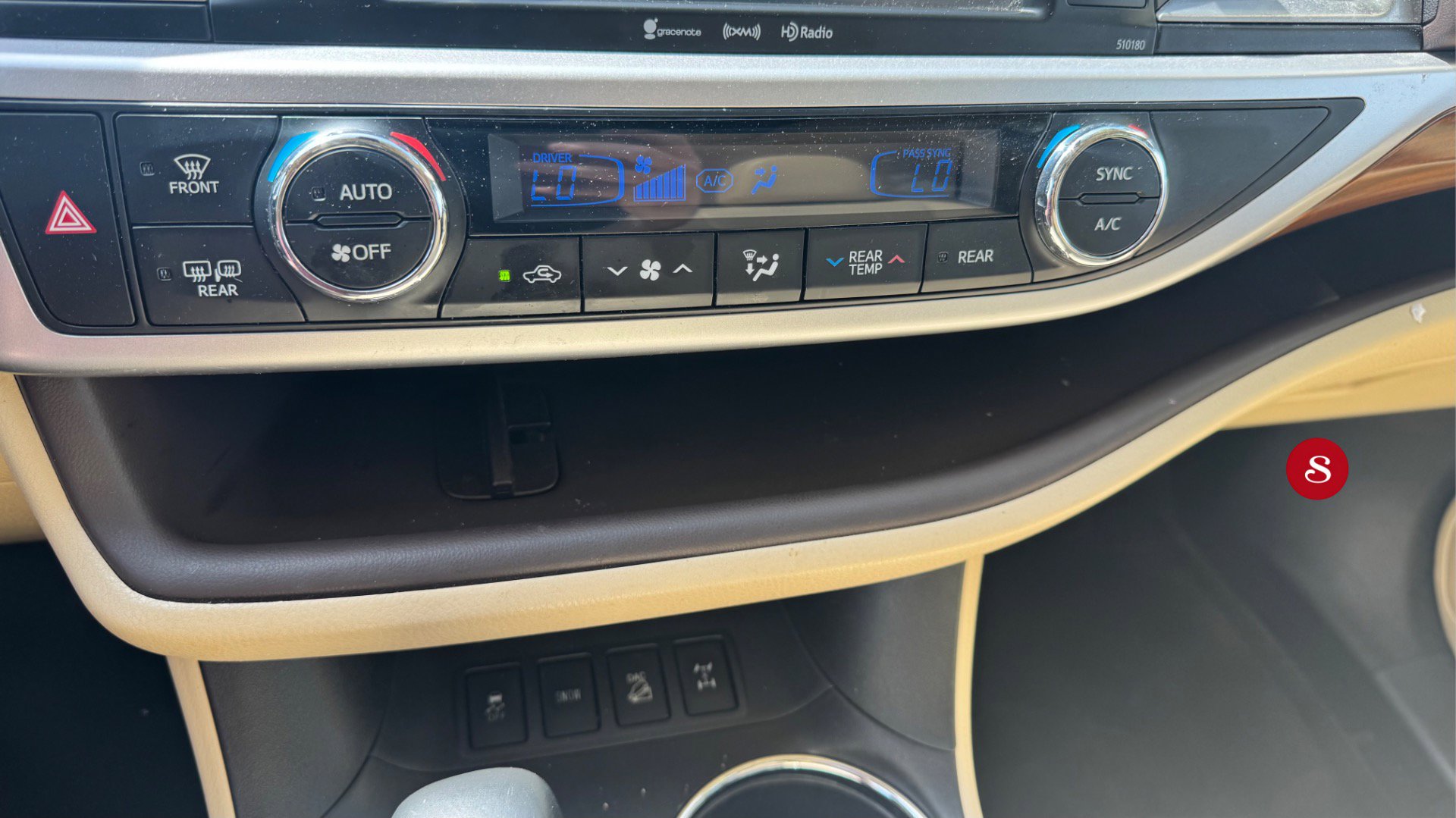 Used 2017 Toyota Highlander Limited AWD/4WD image 16