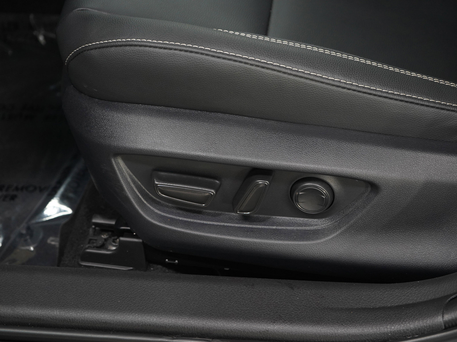 Used 2025 Toyota Camry SE w/ Multimedia Upgrade Package FWD image 19
