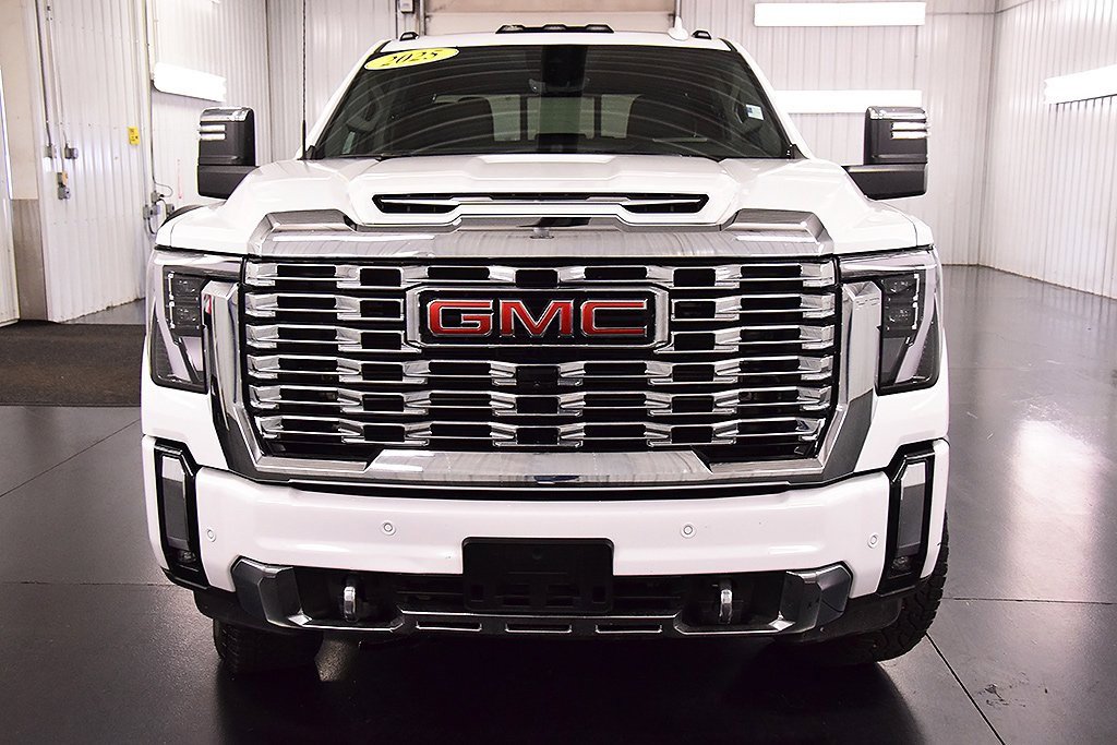 Used 2025 GMC Sierra 2500 Denali w/ Denali Reserve Package image 2