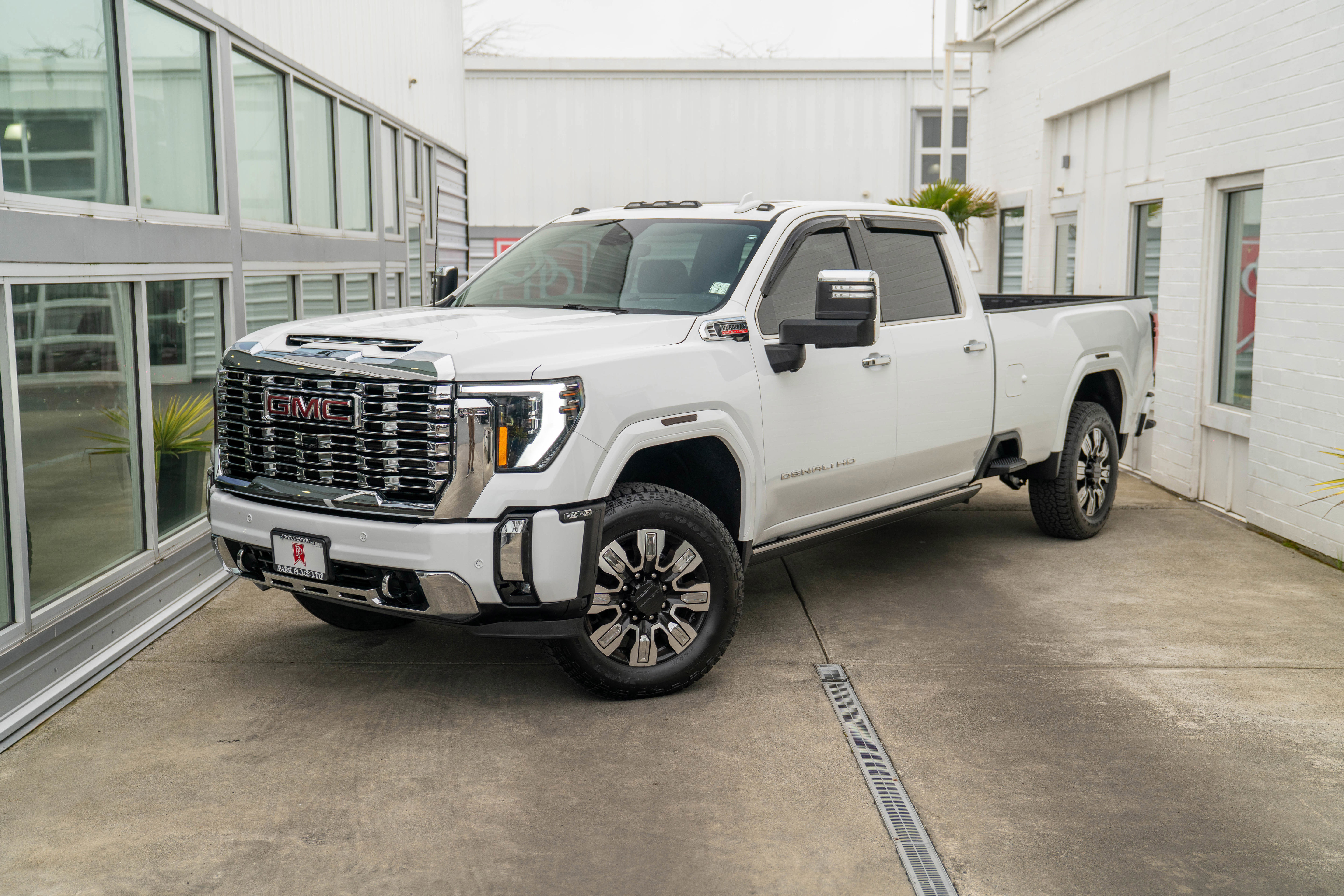 Used 2024 GMC Sierra 3500 Denali w/ Denali Reserve Package image 2