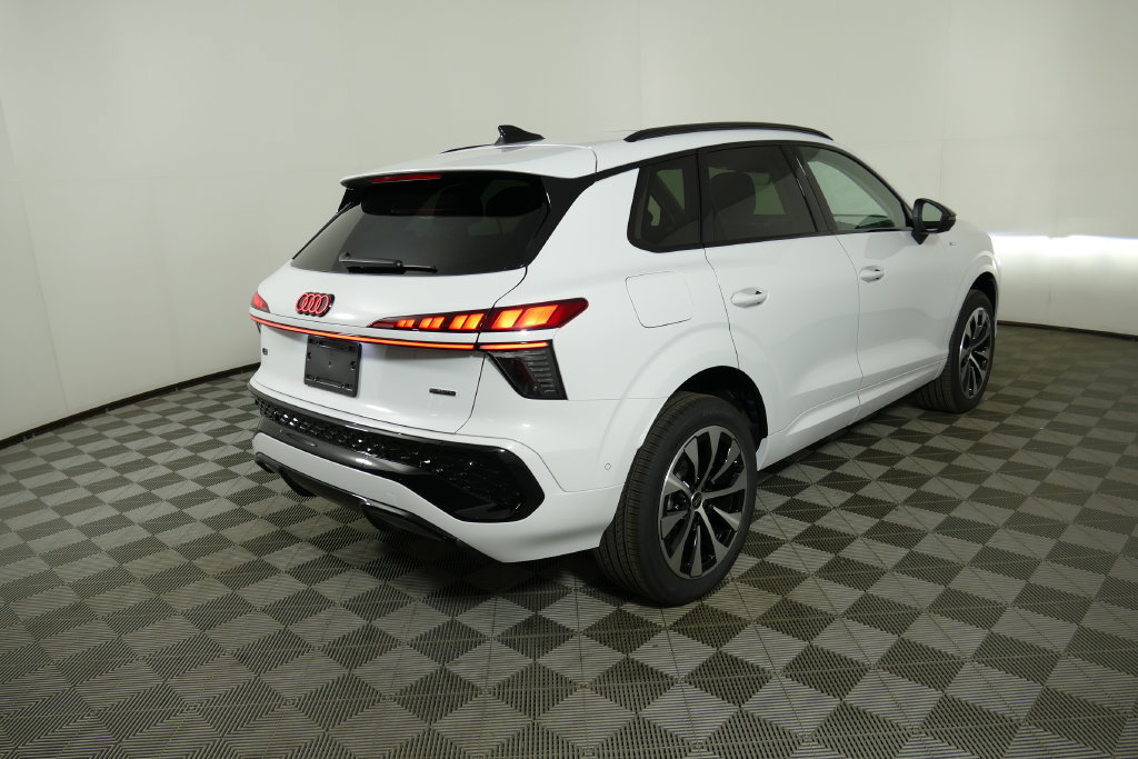 New 2026 Audi Q3 quattro 2.0T AWD/4WD image 3