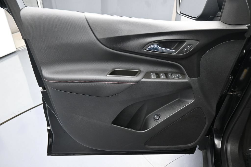 Used 2023 Chevrolet Equinox RS FWD image 13