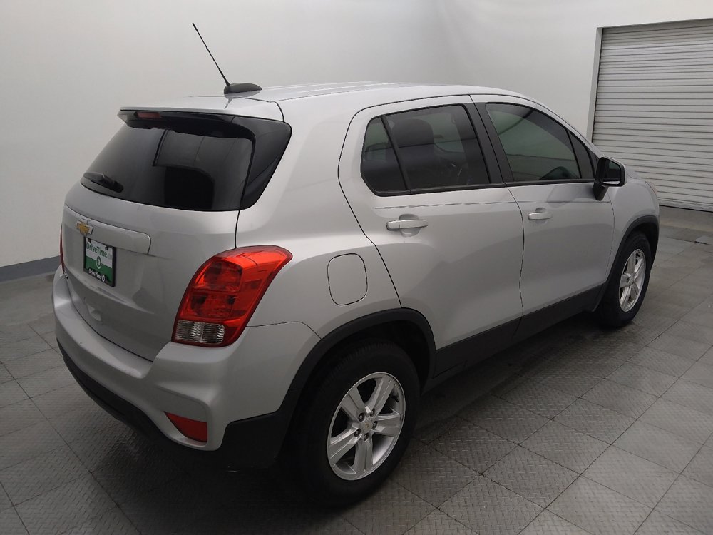Used 2022 Chevrolet Trax LS w/ Tint and Cruise Package FWD image 9