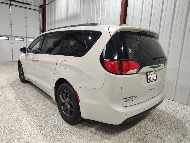 Used 2020 Chrysler Pacifica Touring-L Plus FWD image 6
