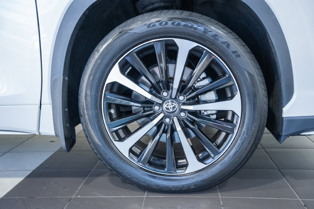 Used 2022 Toyota Highlander XSE AWD/4WD image 12