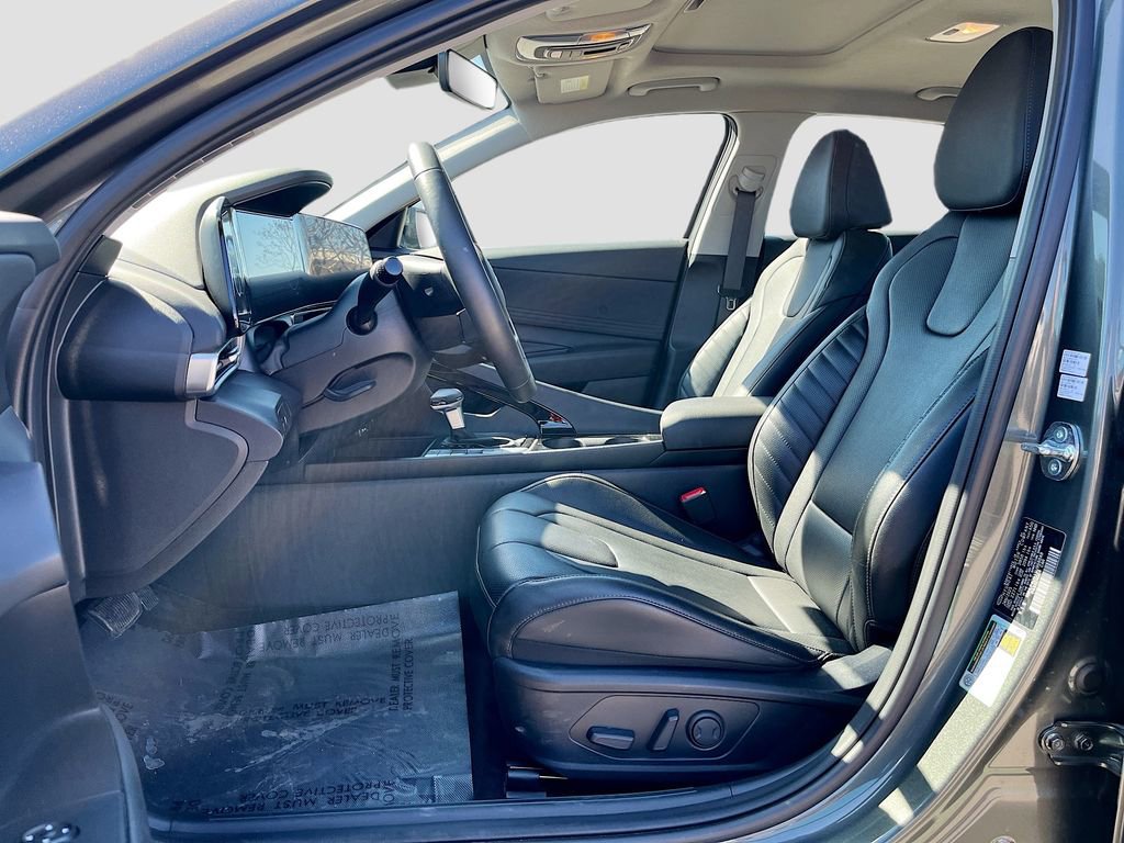 Used 2025 Hyundai Elantra Limited FWD image 20
