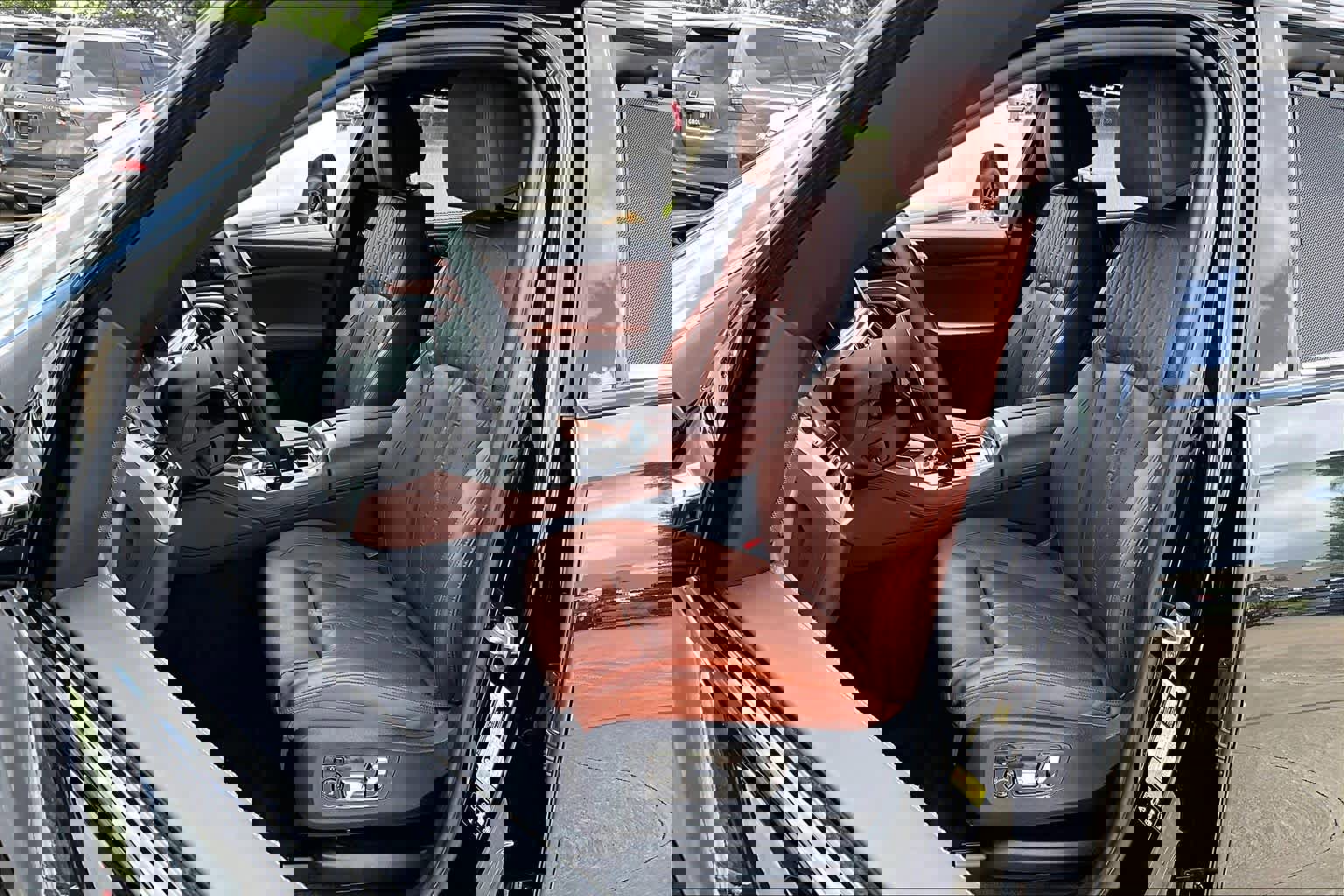 Used 2022 BMW X6 M50i w/ Executive Package AWD/4WD image 7