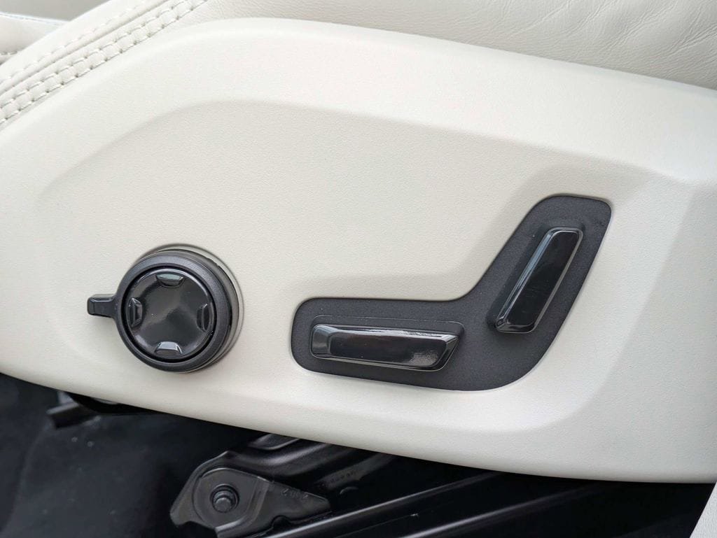 New 2026 Volvo XC90 T8 Ultra w/ Lounge Package image 29