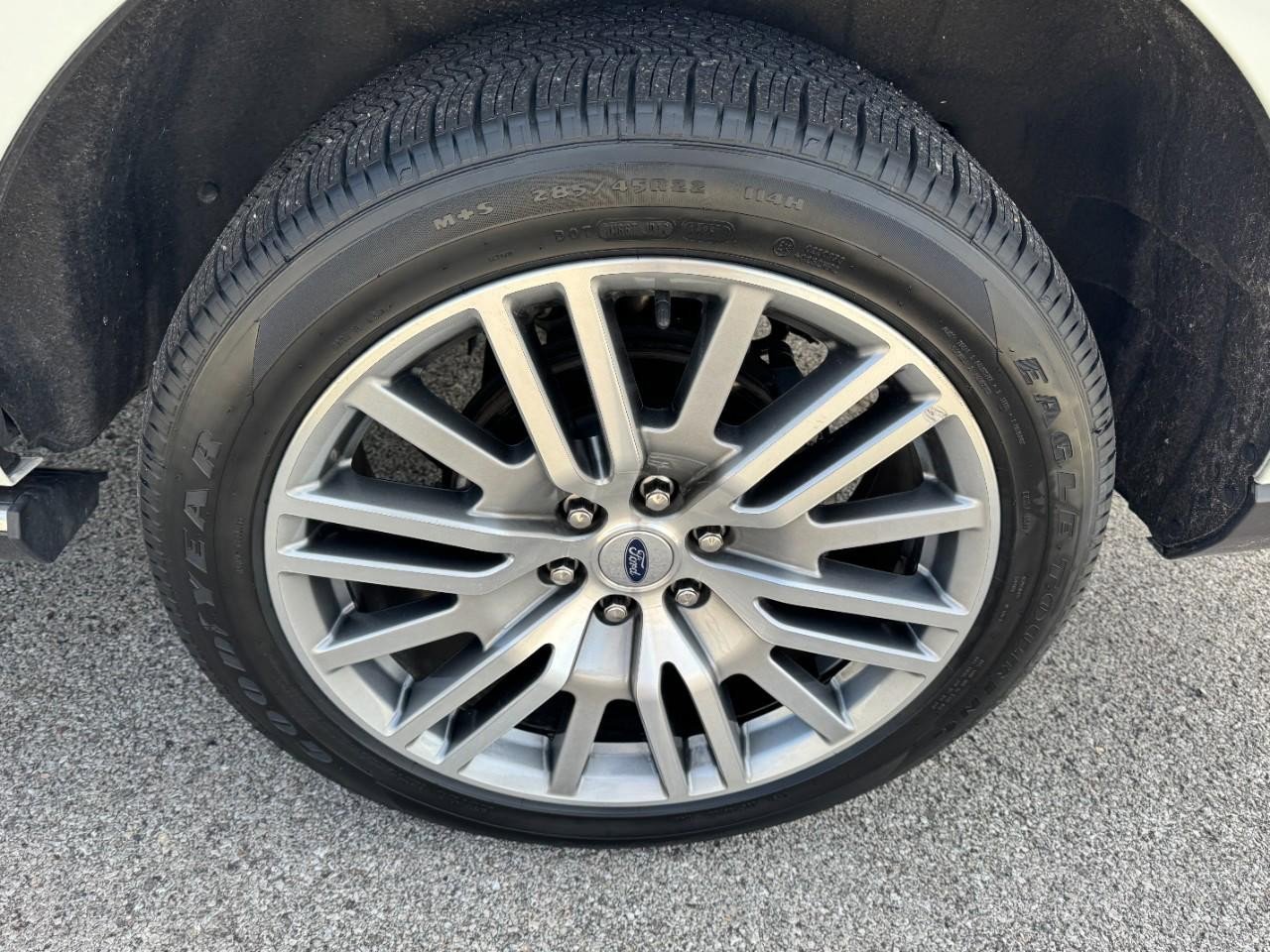 Used 2022 Ford Expedition Limited image 7