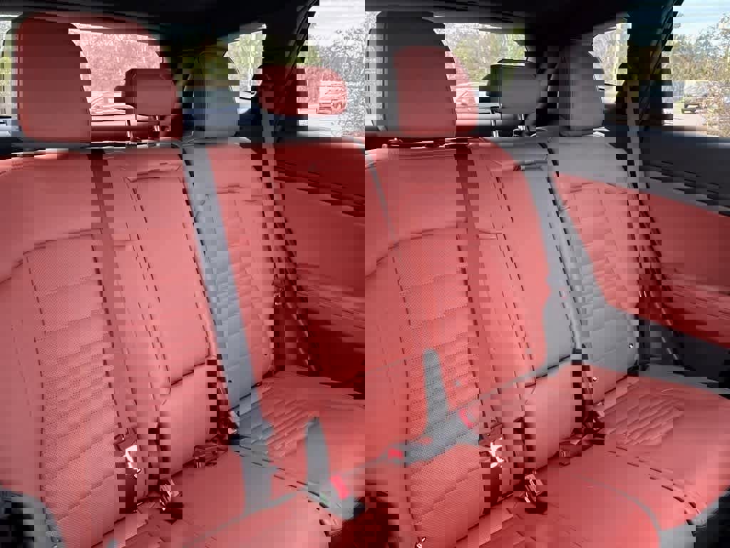 Used 2024 Kia Sportage SX image 9