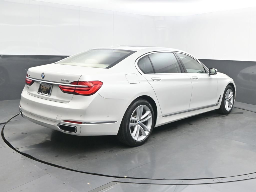 Used 2016 BMW 750i xDrive image 7