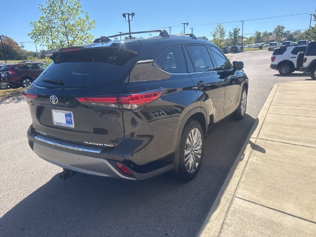Used 2023 Toyota Highlander Platinum AWD/4WD image 5