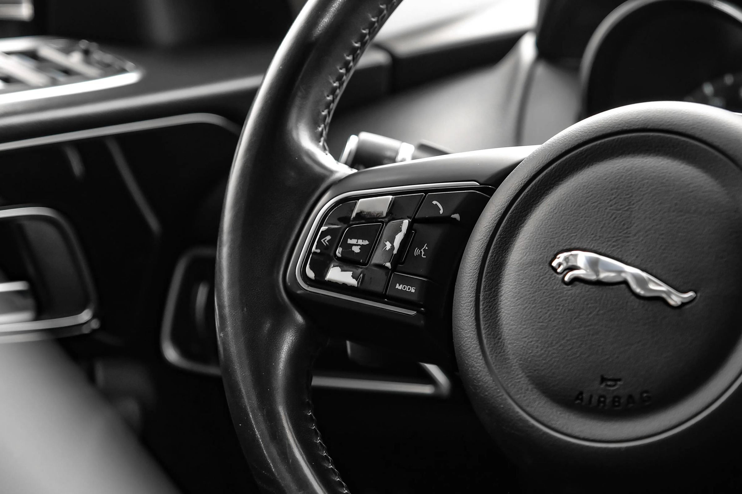 Used 2018 Jaguar F-PACE Premium AWD/4WD image 13