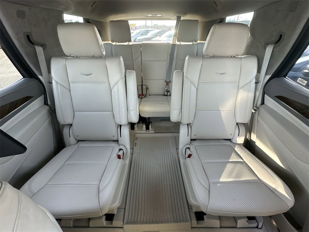 Used 2024 Cadillac Escalade Premium Luxury Platinum w/ Heavy-Duty Trailer Package image 23