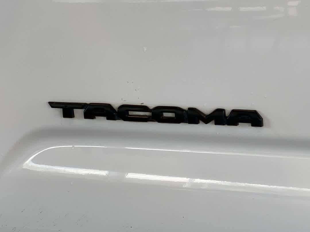 Certified 2022 Toyota Tacoma TRD Off-Road w/ Black Out Package (TMS) AWD/4WD image 11