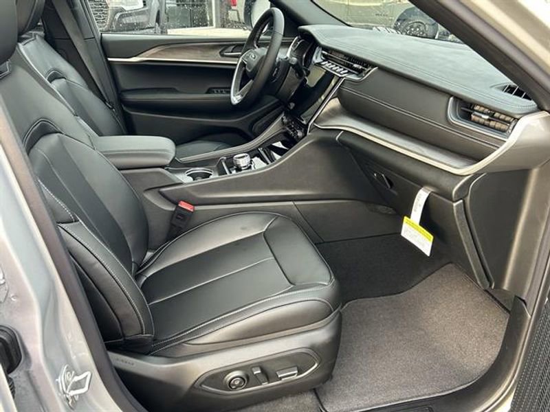 New 2025 Jeep Grand Cherokee L Limited image 21