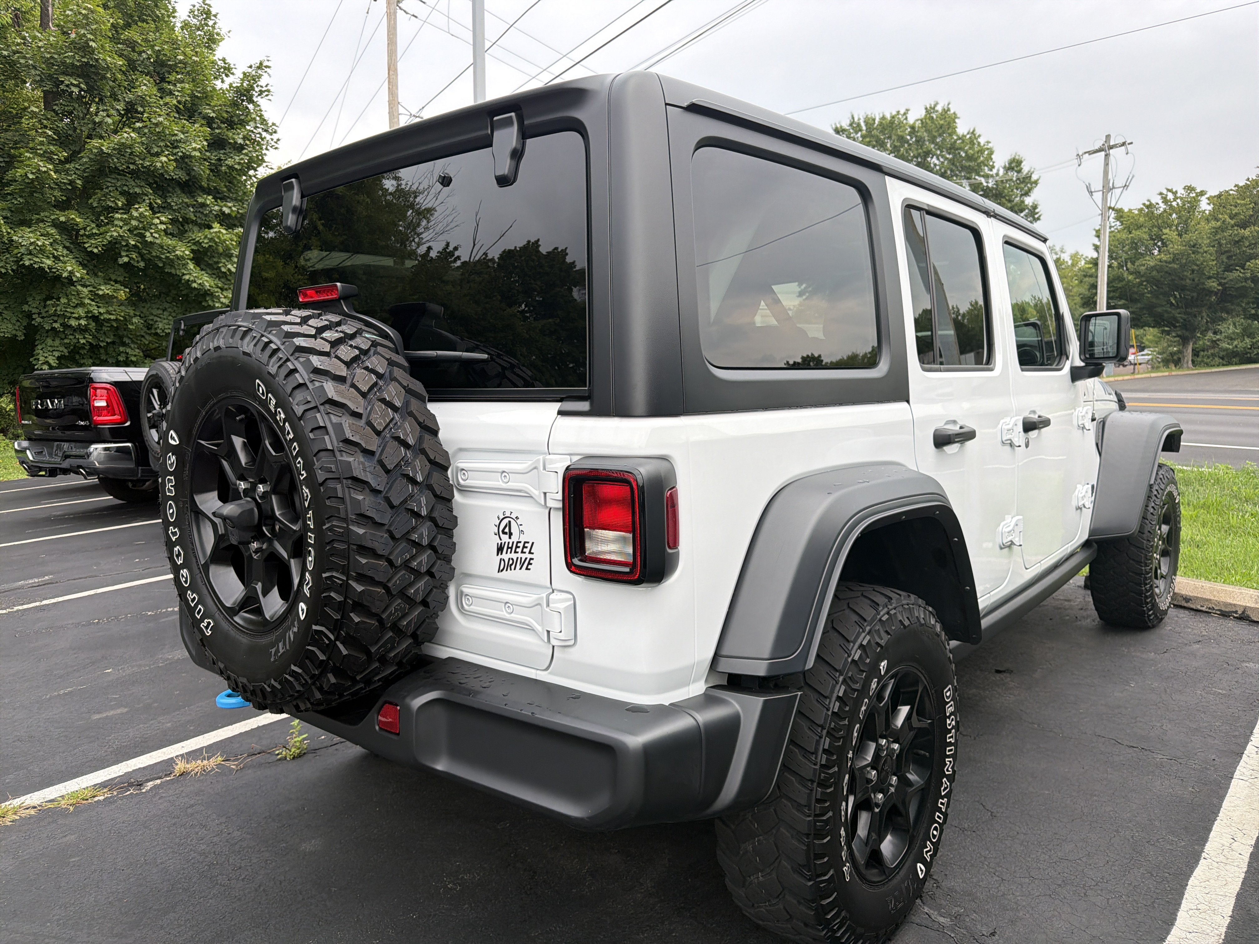 Certified 2023 Jeep Wrangler Unlimited w/ Cold Weather Group AWD/4WD image 8
