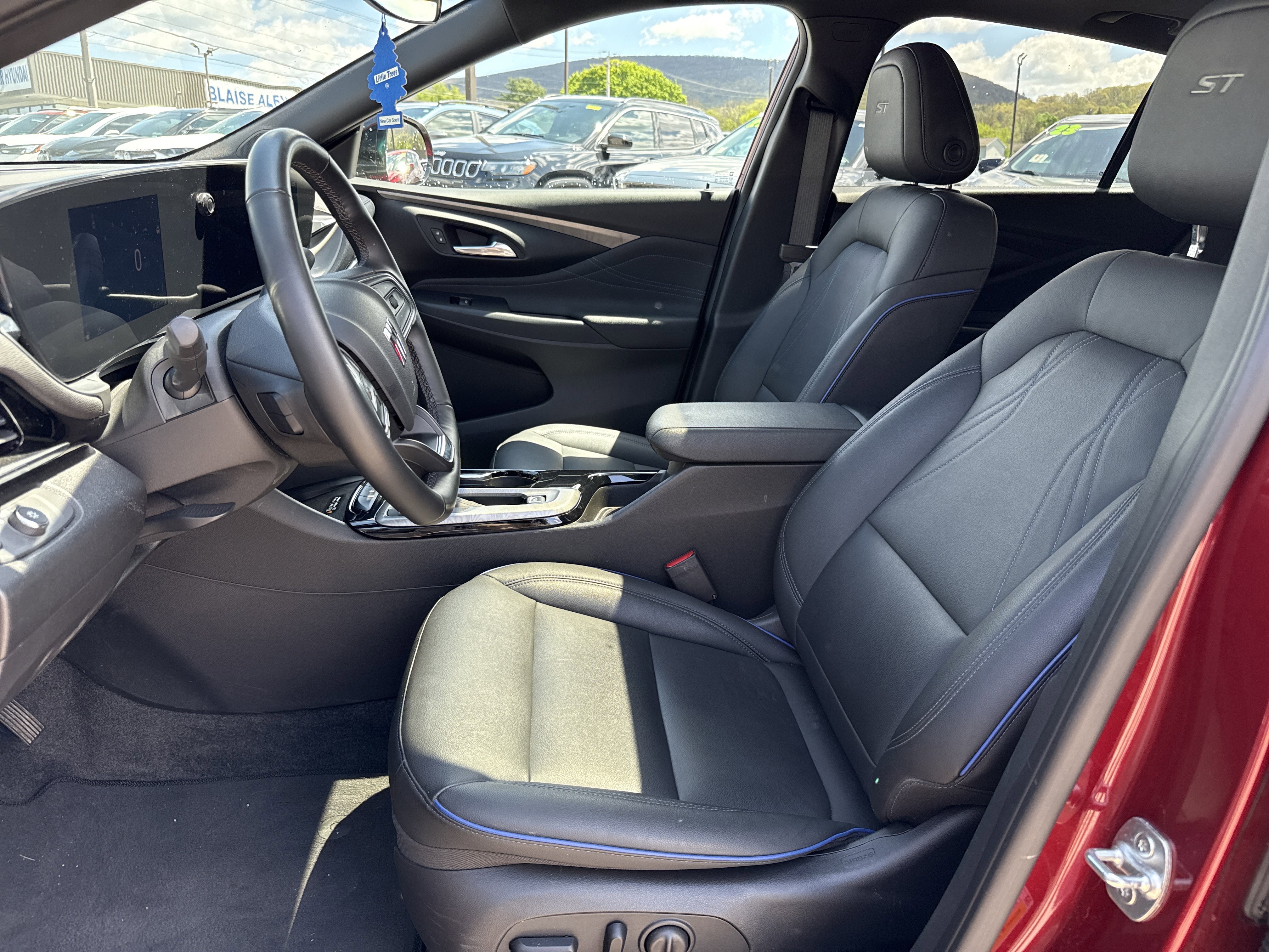 Used 2024 Buick Envista Sport Touring w/ Convenience I Package FWD image 12