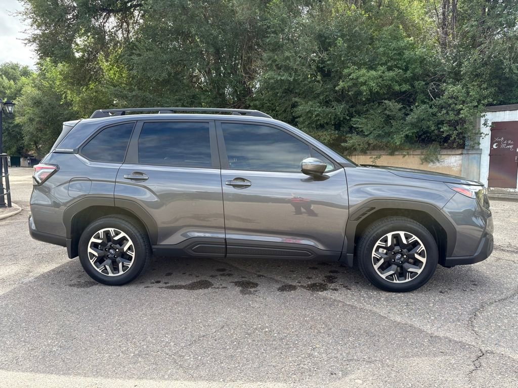 Used 2025 Subaru Forester Premium image 4
