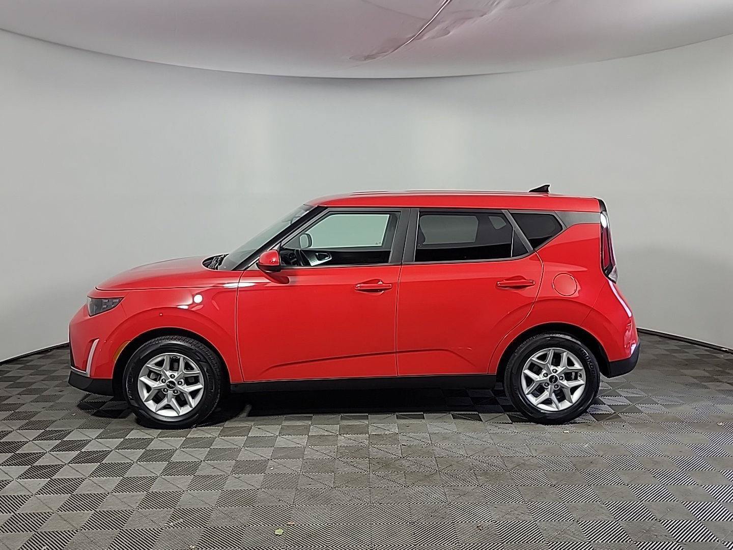 Certified 2023 Kia Soul LX w/ LX Technology Package FWD image 11