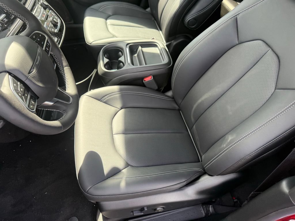 New 2027 Chrysler Pacifica Select w/ Family Tech Group FWD image 15