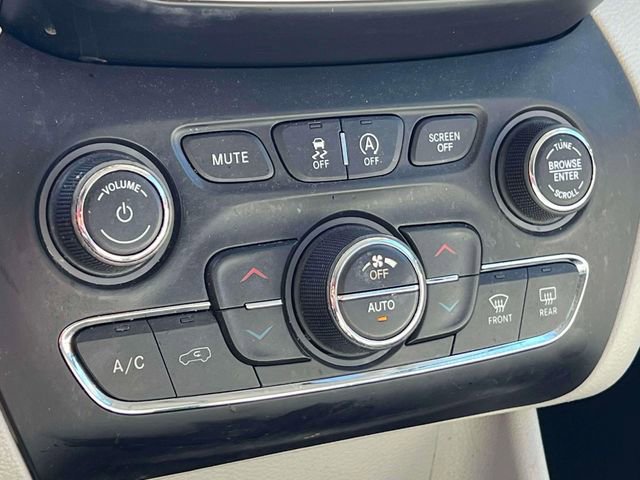 Used 2019 Jeep Cherokee Limited w/ Technology Group image 30