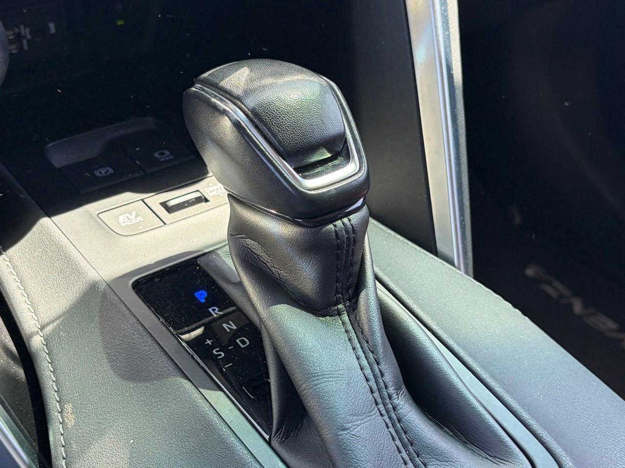 Used 2022 Toyota Venza LE AWD/4WD image 9