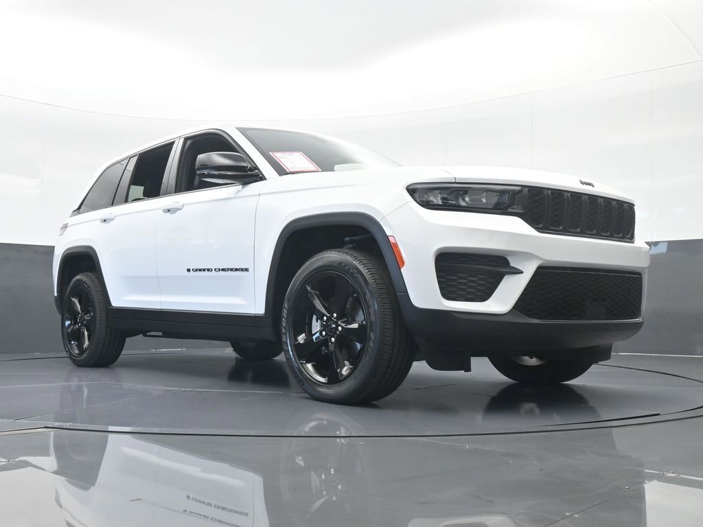 Used 2025 Jeep Grand Cherokee Altitude image 62