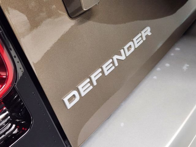 Used 2025 Land Rover Defender 110 S image 13