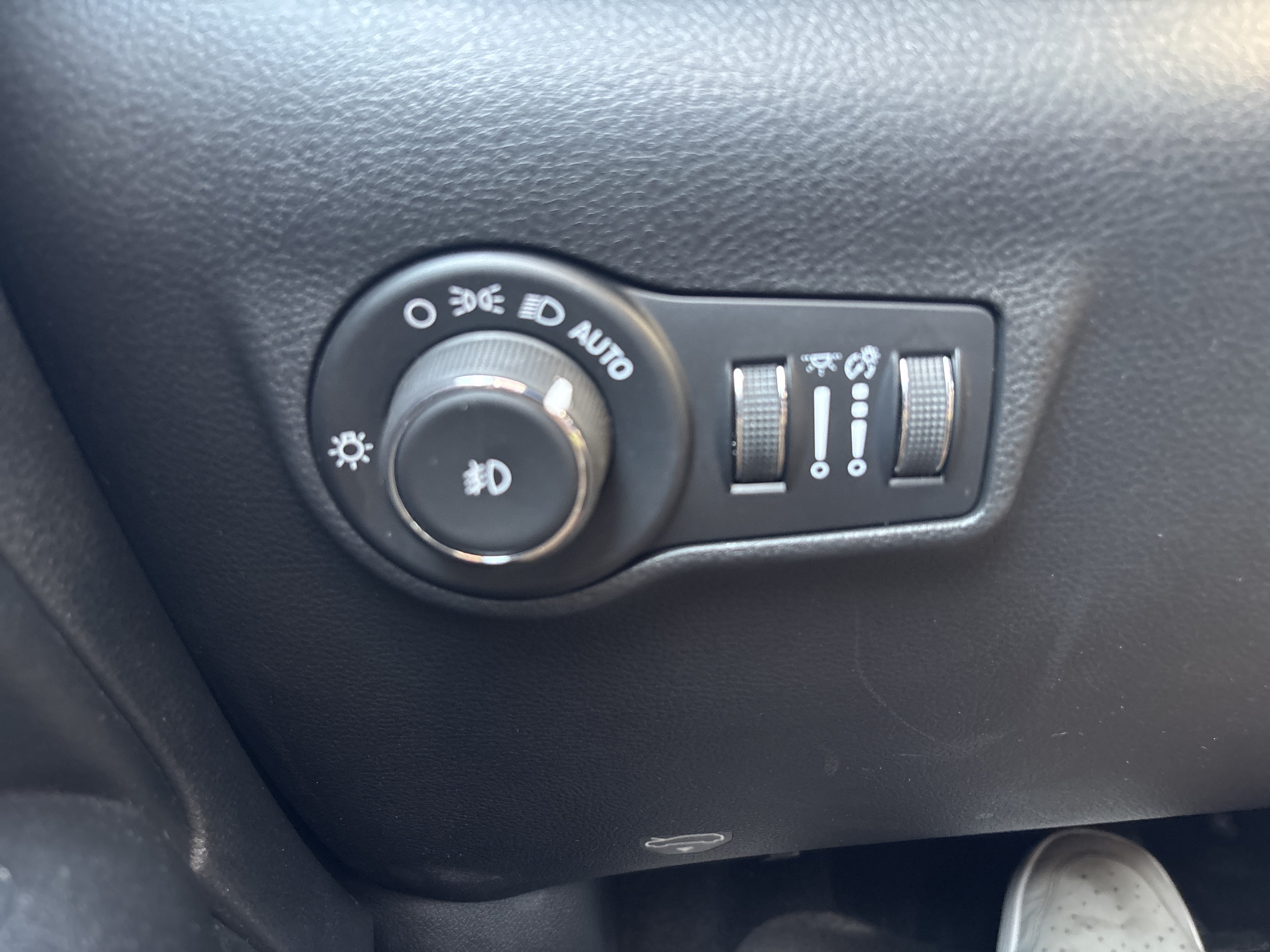 Used 2025 Jeep Compass Trailhawk AWD/4WD image 31