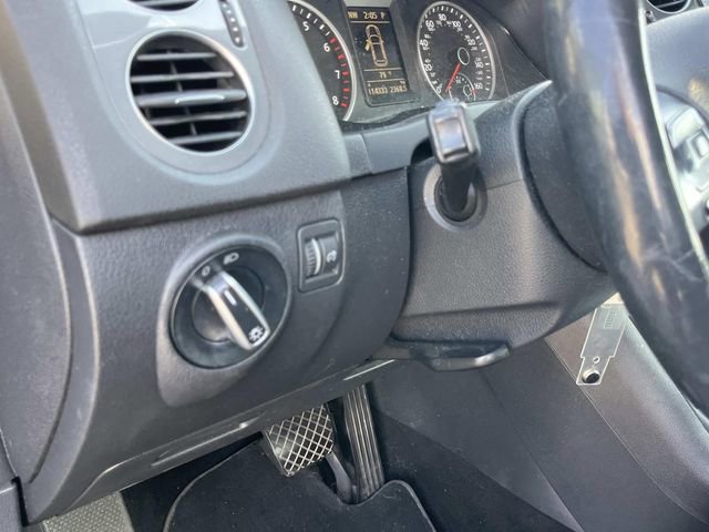 Used 2015 Volkswagen Tiguan S image 24