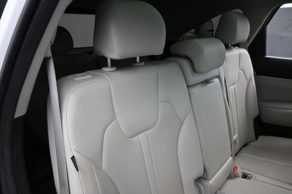 Used 2024 Kia Sorento S w/ Panoramic Sunroof Package FWD image 41