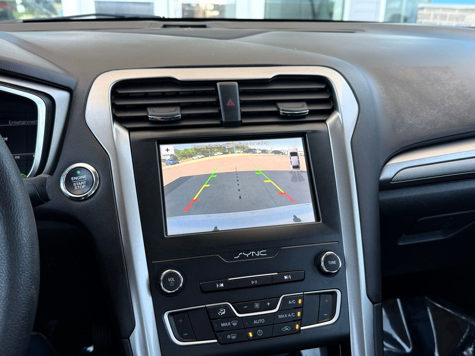 Used 2019 Ford Fusion SE FWD image 32