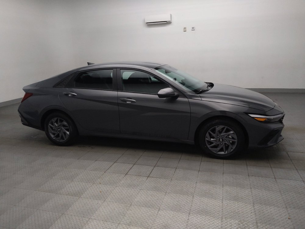 Used 2025 Hyundai Elantra Hybrid FWD image 11