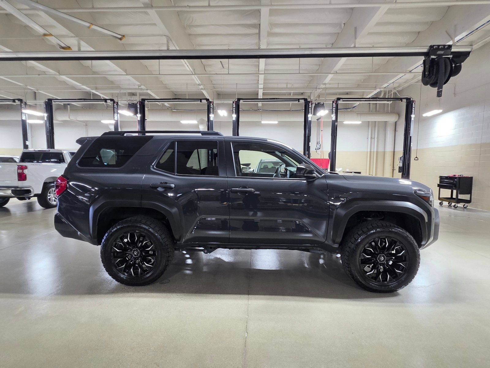 Used 2025 Toyota 4Runner SR5 AWD/4WD image 8