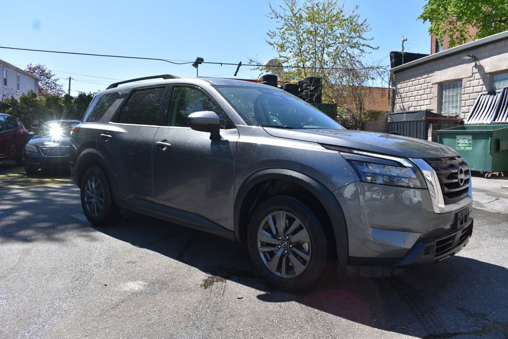 Used 2025 Nissan Pathfinder SV FWD image 4