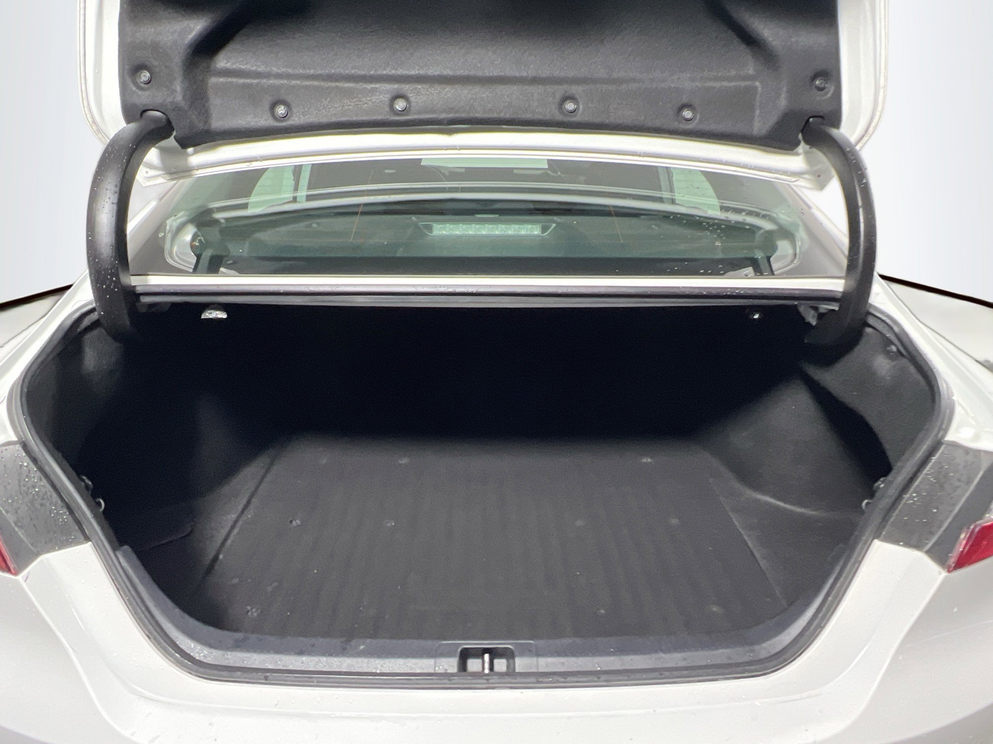 Used 2021 Toyota Camry LE AWD/4WD image 33