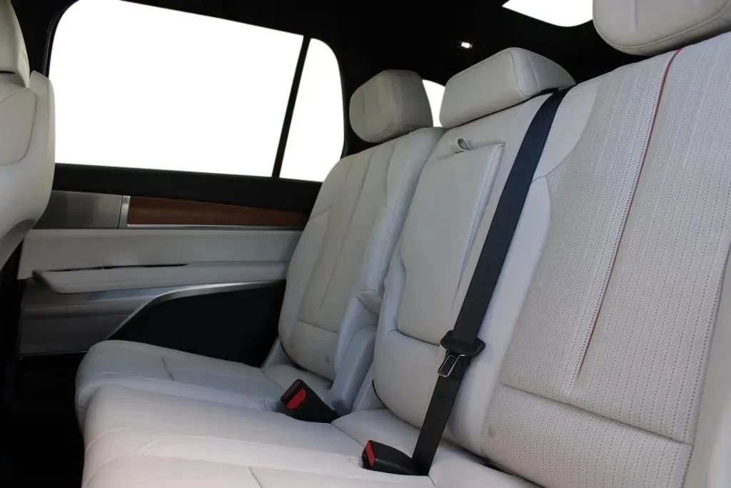 New 2026 Cadillac Vistiq Luxury image 30