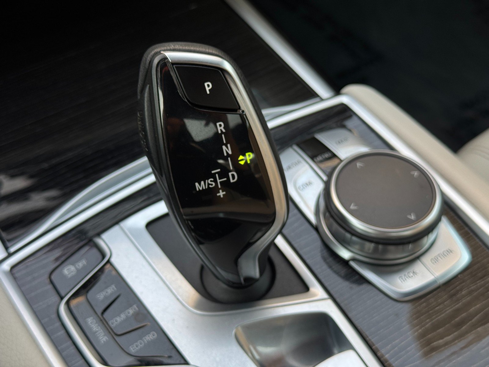 Used 2019 BMW 740i w/ M Sport Package RWD image 32