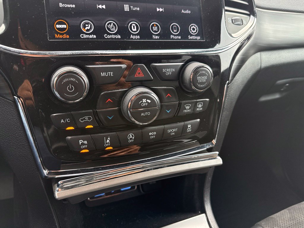 Used 2021 Jeep Grand Cherokee Altitude AWD/4WD image 20