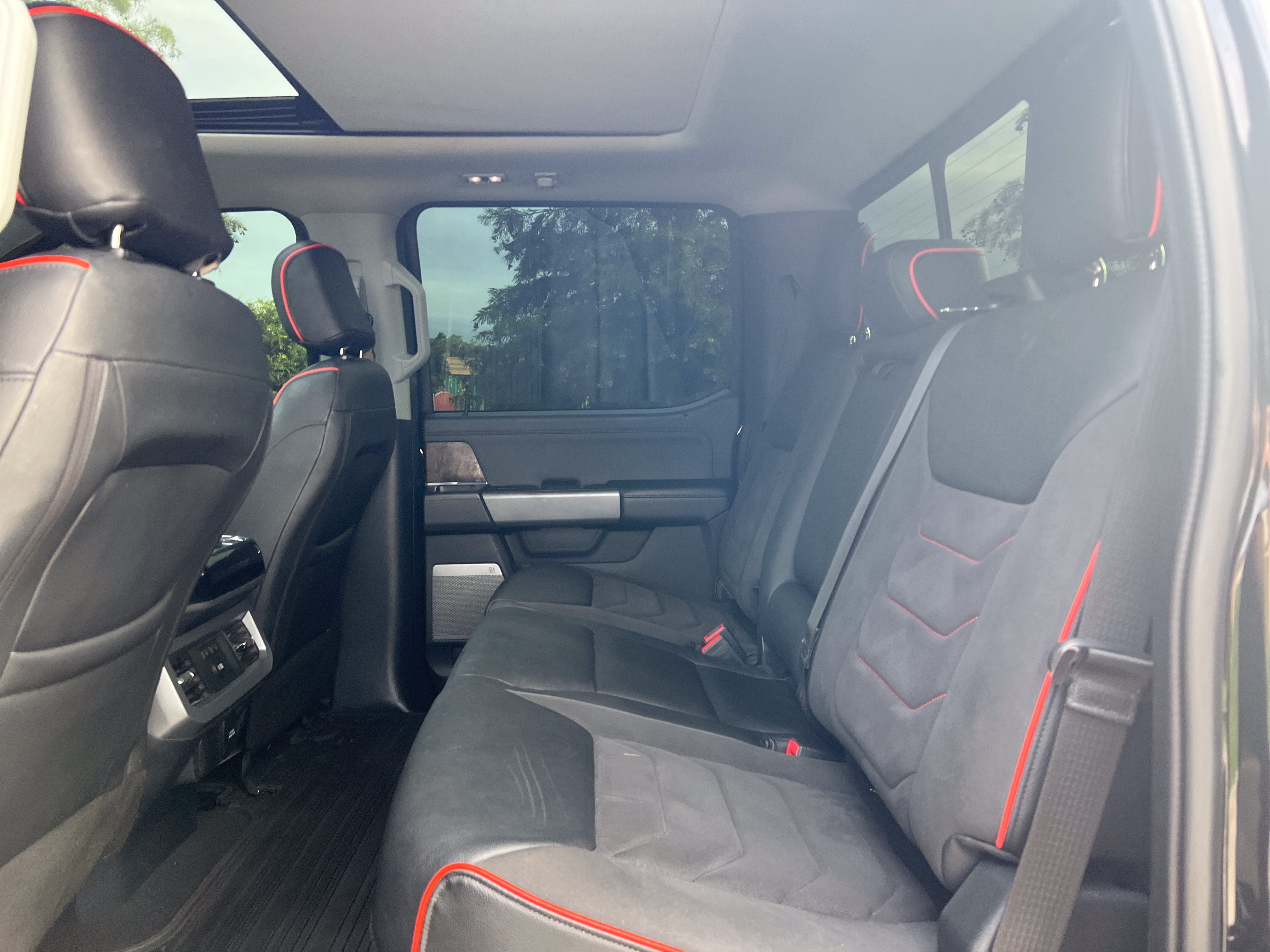 Used 2023 Ford F250 Lariat w/ Lariat Ultimate Package AWD/4WD image 30