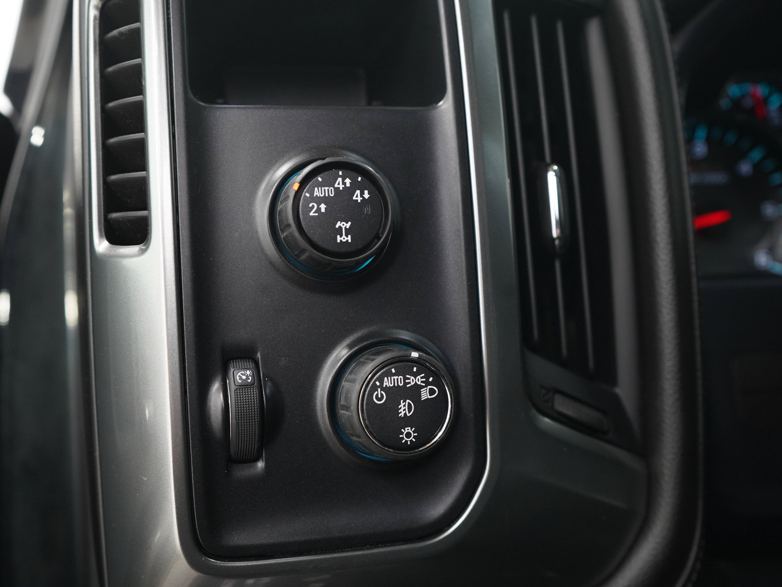 Used 2014 Chevrolet Silverado 1500 LTZ Z71 w/ LTZ Plus Package AWD/4WD image 27