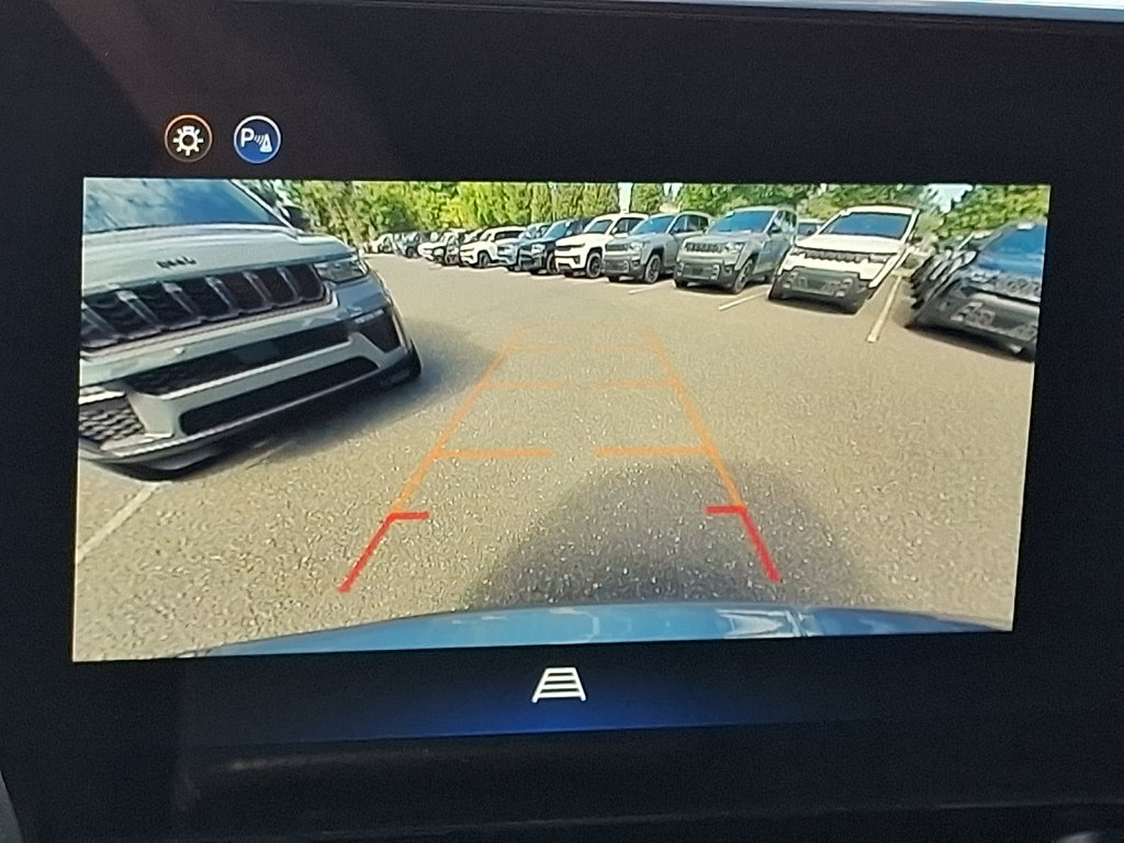 Used 2026 Chevrolet Equinox LT AWD/4WD image 30