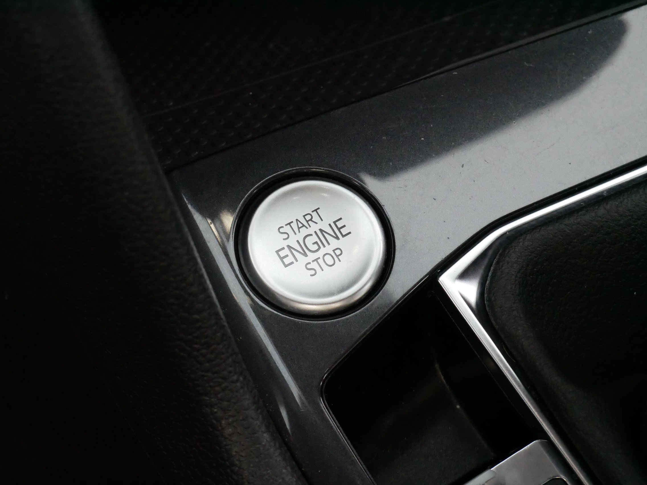 Used 2022 Volkswagen Tiguan SEL R-Line image 27