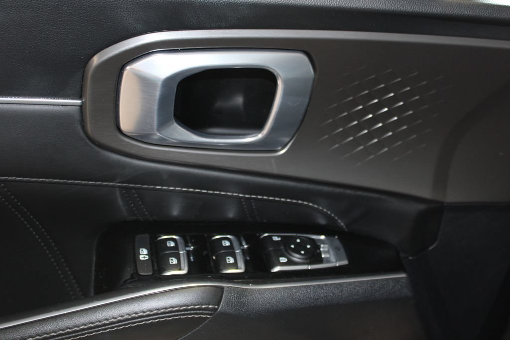 Used 2023 Kia Sorento SX AWD/4WD image 6